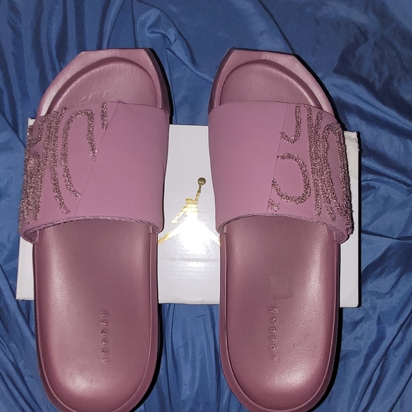 Jordan Slides - Picture 2 of 3